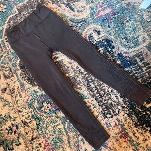 Women’s Calia leggings in gray with floral detail - size Medium